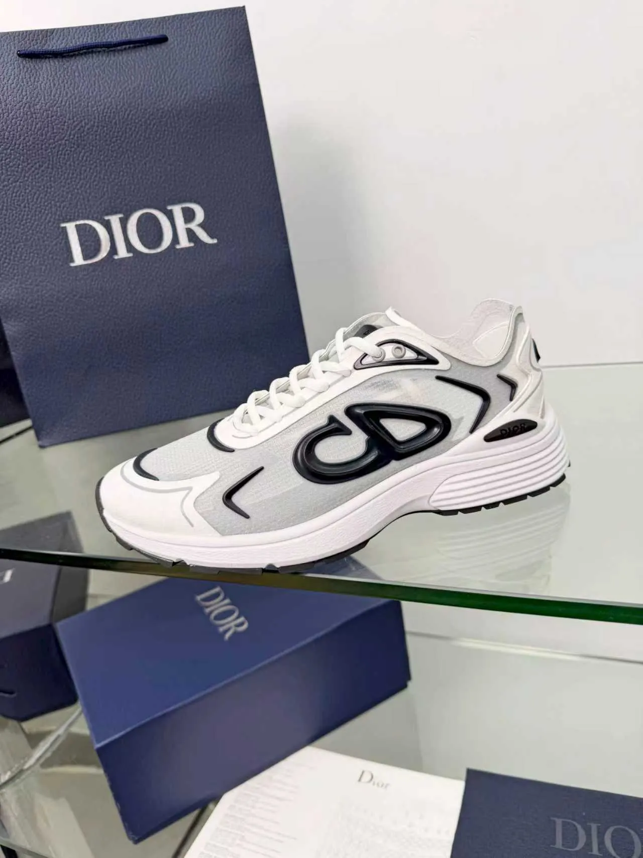 Men's men's shoes P560! DIOR#B30 COUNTDOWN TECH shoes 1. Inspired by lighter running shoes this season 2. Made of multi-layer transparent nylon upper, full of futuristic feel 3. CD30 rubber logo on the tongue/heel to highlight the brand style 4. Equipped with ultra-light foam midsole for the ultimate comfortable wearing experience 5. The entire series uses WELDED (seamless bonding) technology to ensure durability and lightness 6. Full-size dopamine color matching, perfect choice for couples shoes😜